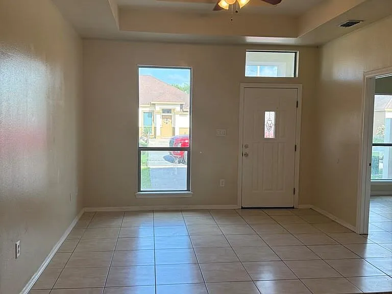 2021 Westminster Cir — Photo 2