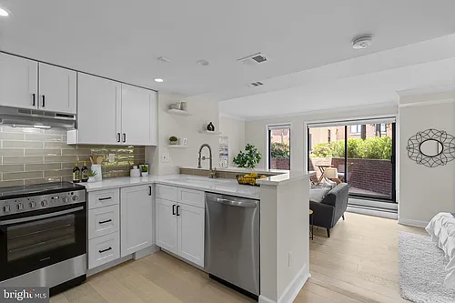 1080 Wisconsin Ave NW #1003 Photo 1