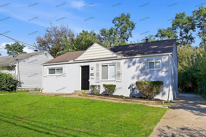 3 bed, 1.0 bath, 925 sqft, $1,395 — Photo 3