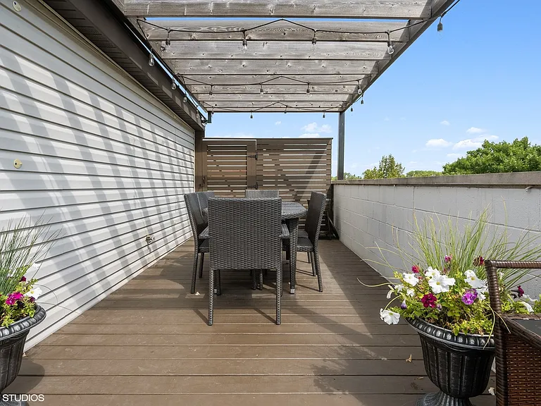 2127 W Walton St #3 — Photo 5