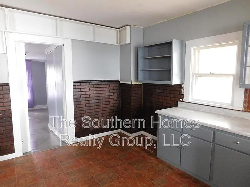 2 bed, 1.0 bath, 1328 sqft, $900 — Photo 4