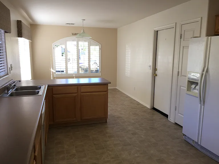 13715 W Marissa Dr — Photo 2