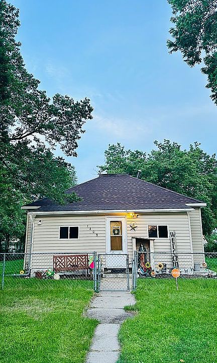 1st image of 1209 E 9th St