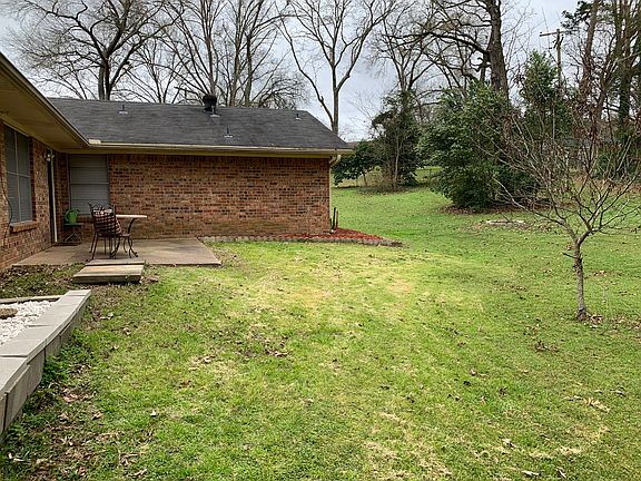 3rd image of 1102 Woodway Ct