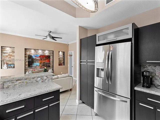 3 bed, 2.5 bath, 1800 sqft, $3,600 — Photo 2