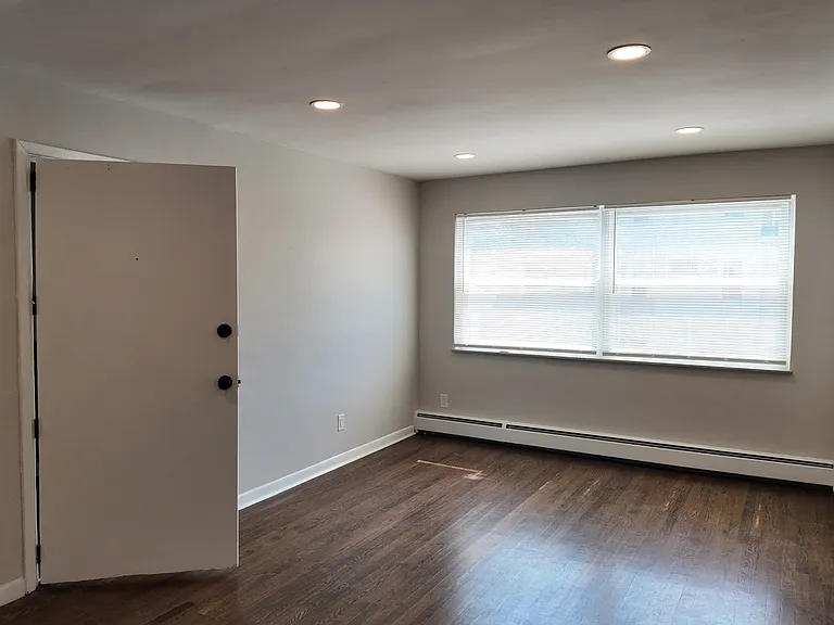 3160 Schubert Ave #2 — Photo 16