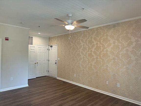 2nd image of 300 Pebble Dr Unit 307