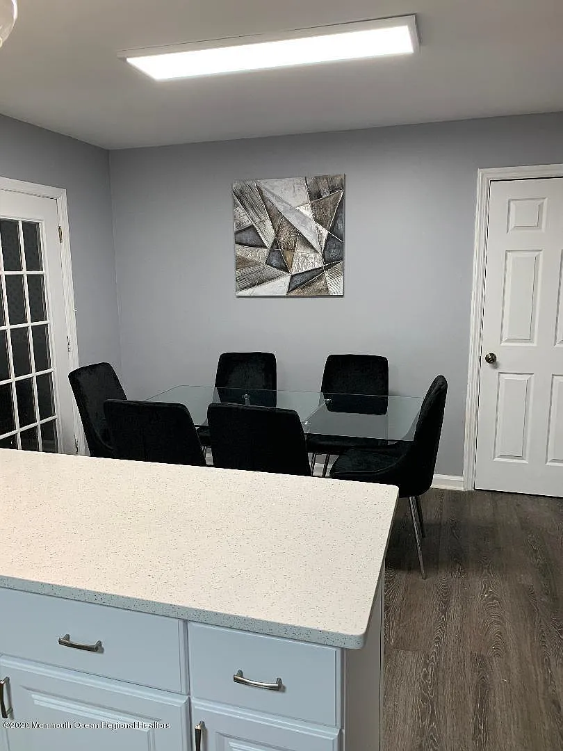3 bed, 1.5 bath, 1413 sqft, $2,300 — Photo 4