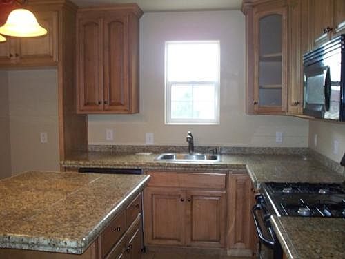 5th image of 121 Birch St