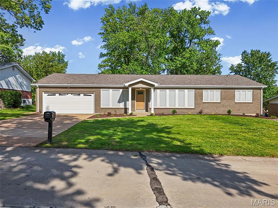 1st image of 762 Ambois Dr