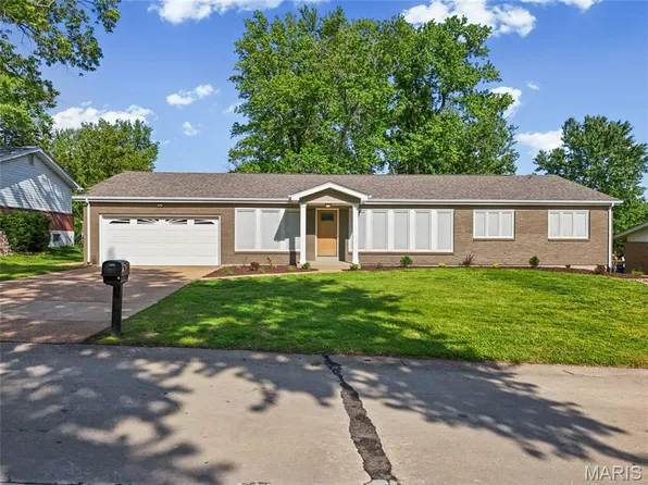 762 Ambois Dr, Saint Louis, MO 63141