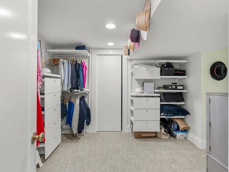 2264 NW Kearney St — Photo 14