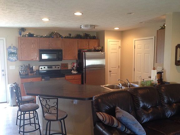4th image of 598 East Ave
