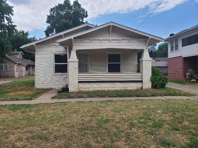 209 W Vine Ave — Photo 1