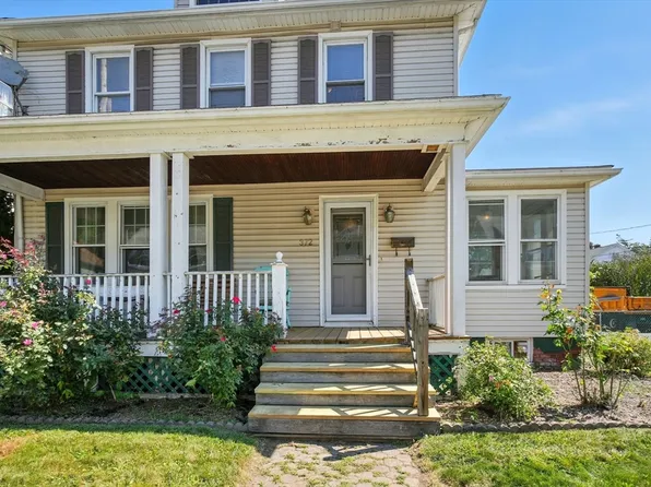 372 Hillside Ave, Holyoke, MA 01040