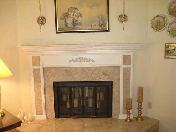 3rd image of 285 Yorktown Pl