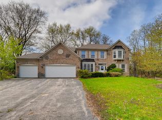 501 Windsor Cir, Fox River Grove, IL 60021