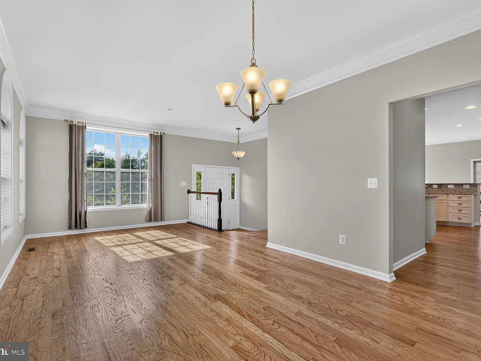 3 bed, 2.5 bath, 3000 sqft, $3,500 — Photo 3