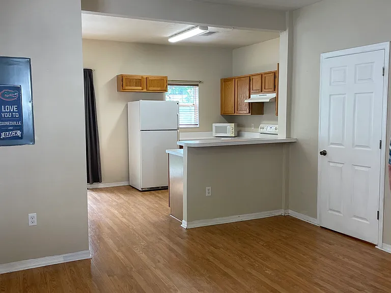 1710 NW 7th St — Photo 3