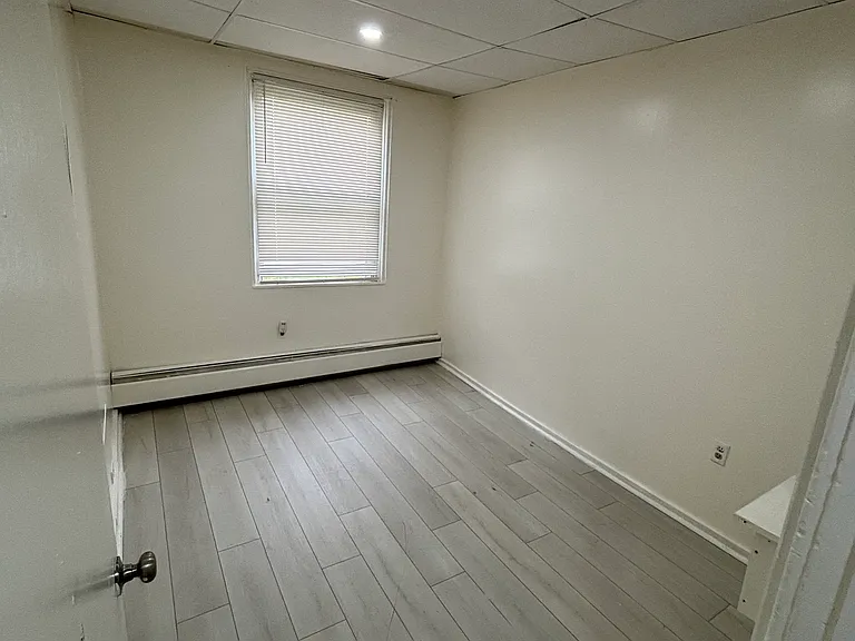 100-106 E Bennett St #6 — Photo 3