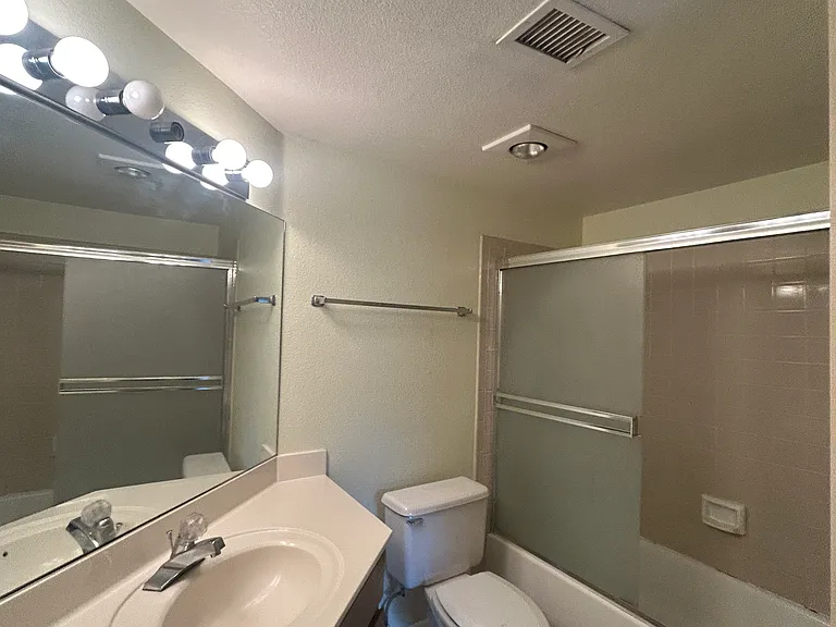 4005 N Goodwin Cir — Photo 5