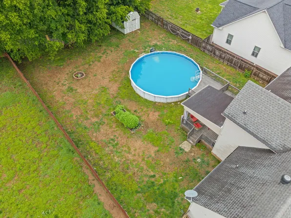 1716 Autumn Dr, Clarksville, TN 37042