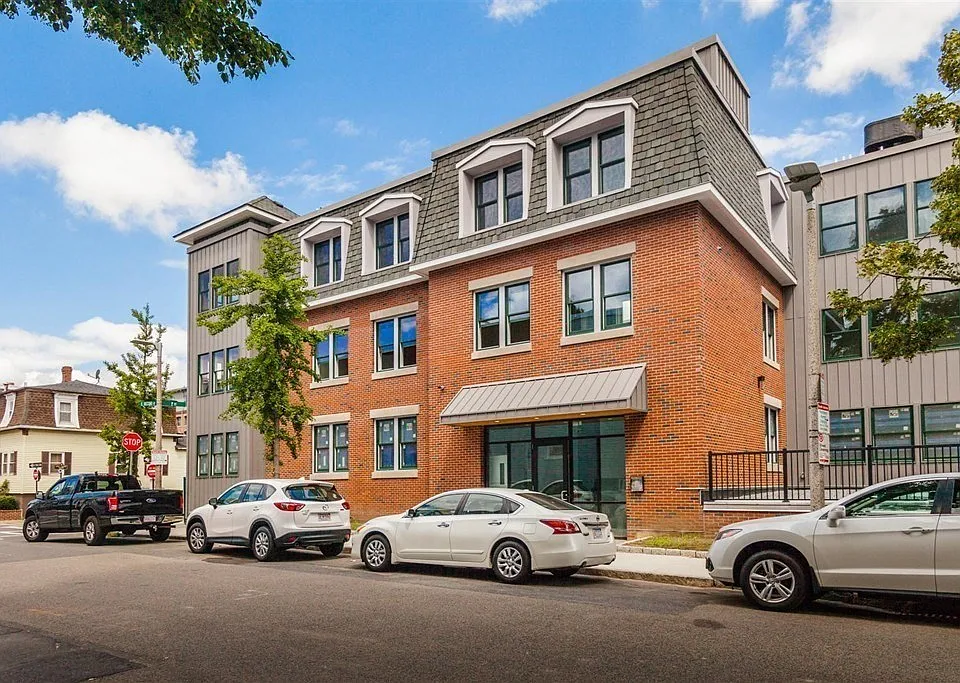 906 E 2nd St #110