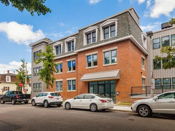 906 E 2nd St, Boston, MA