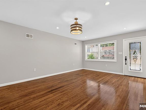 3rd image of 103 Berkshire Pl