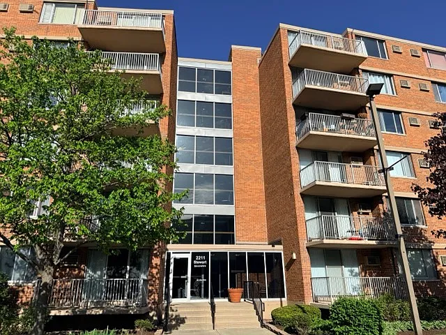 2211 S Stewart Ave #6A
