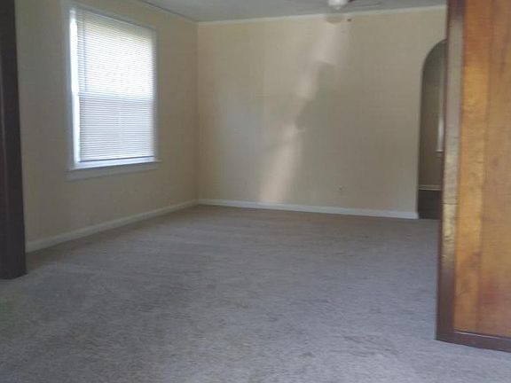 3rd image of 955 Allison St