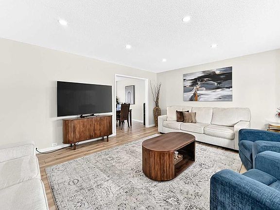 5th image of 4 E Marbrooke Cir NE