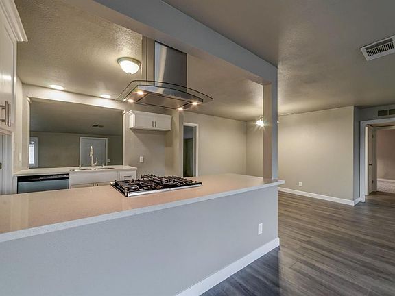 4th image of 2825 N Fruit Ave