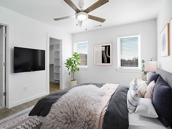 3rd image of 601 SW 6th St #2