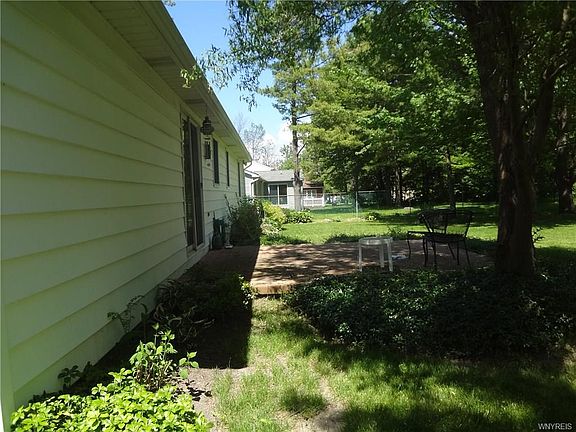 3rd image of 4776 Lilydale Dr