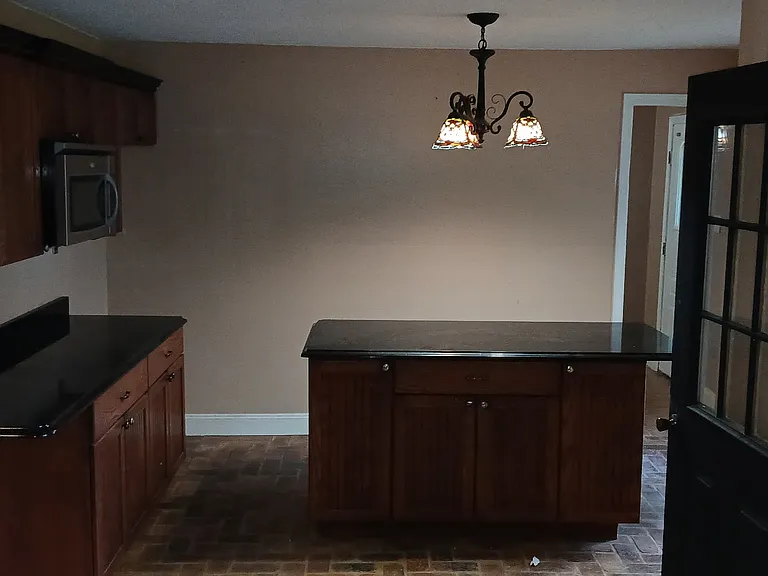 6421 Parliament St — Photo 3