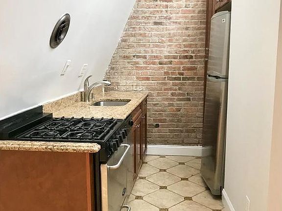 4th image of 48 9th Ave APT 30A