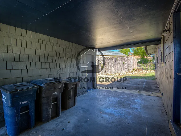 3905 Sanguinet St — Photo 30