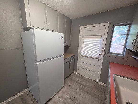 3rd image of 3001 Curtis Dr Unit B