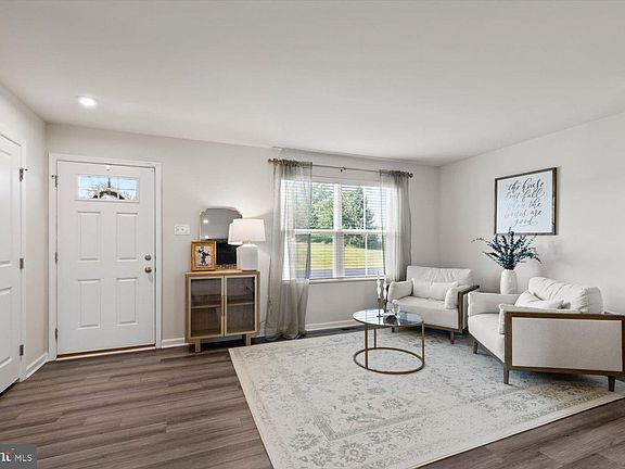4th image of 109 Appaloosa Dr