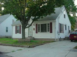 32 Liberty St, Pawtucket, RI 02861