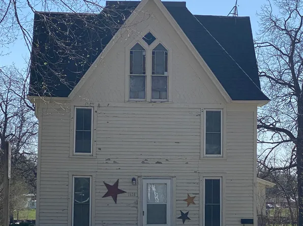 1414 Clark St, Charles City, IA 50616