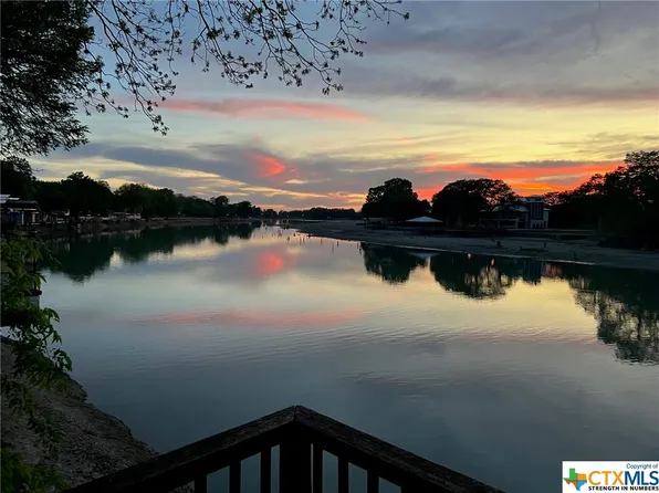 228 Lake Ridge Dr, Seguin, TX 78155