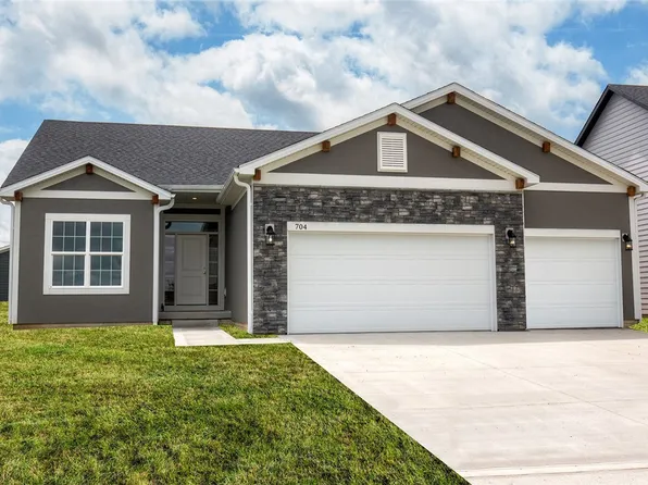 704 Willow Valley Dr, Norwalk, IA 50211