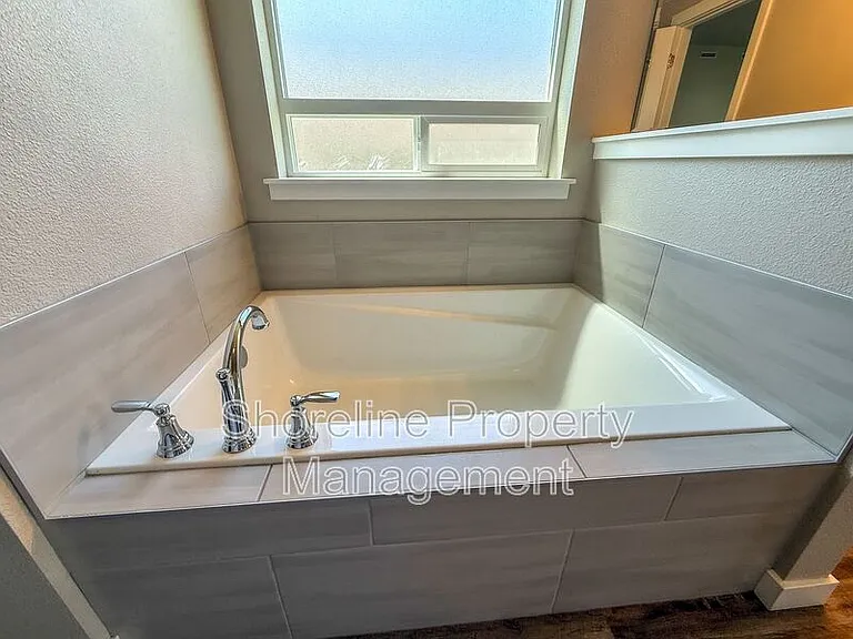 19304 Geneva Way — Photo 30
