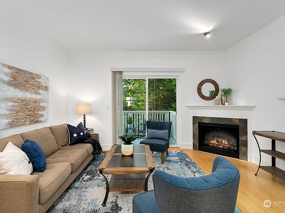 Light and bright great room off kitchen!>