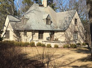 7896 N Club Cir, Fox Pt, WI 53217