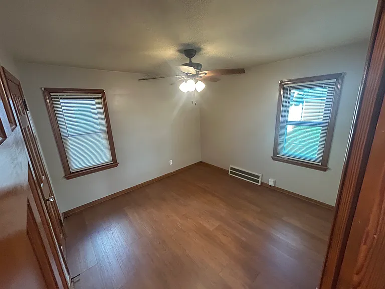 5915 Forest Ave — Photo 9