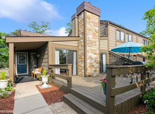 130 Aberdeen Ct, Geneva, IL 60134