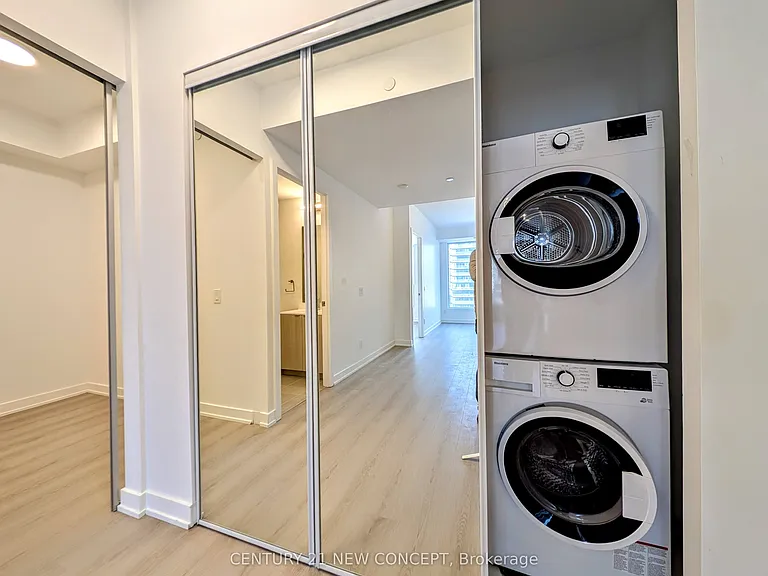 100 Queen St E #2715 — Photo 4